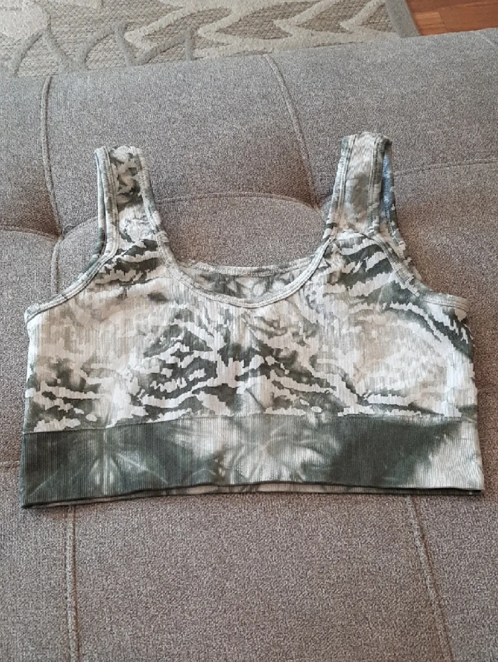 Fabletics Green Camo Ribbed Sports Bra - Picture 3 of 3
